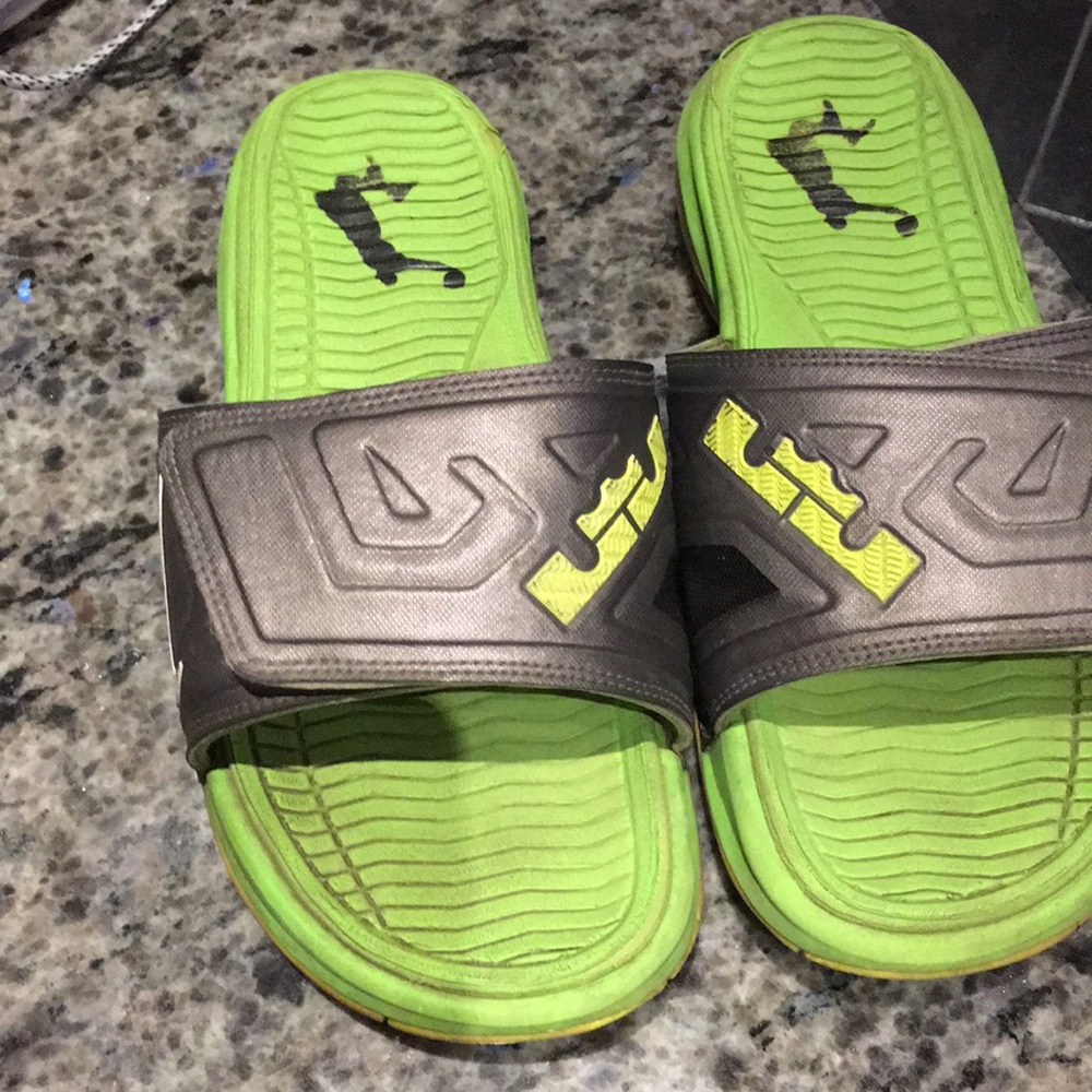 Air max slides